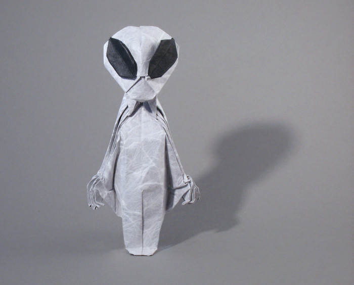 Origami Alien by Sasade Shinji. Folded from a square of duo Unryu paper by Gilad Aharoni on giladorigami.com