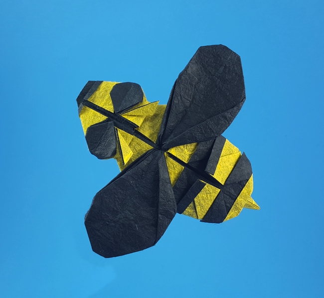 Origami Cartoon bee by Paul Cjdu. Folded from a square of Duo Thai paper by Gilad Aharoni on giladorigami.com