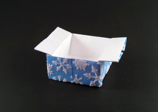 Origami Box with side-flaps by Traditional. Folded by Gilad Aharoni on giladorigami.com