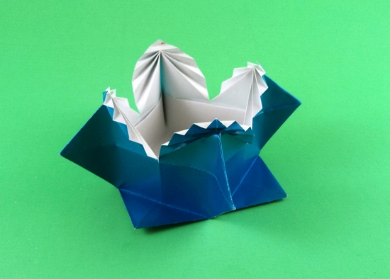 Origami Fancy box (Spanish) by Traditional. Folded by Gilad Aharoni on giladorigami.com