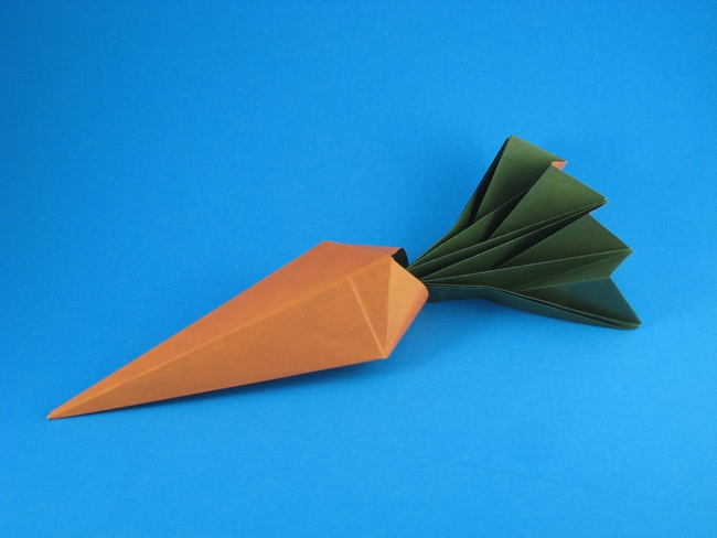Origami Carrot by Jun Maekawa. Folded from a square of duo origami paper by Gilad Aharoni on giladorigami.com