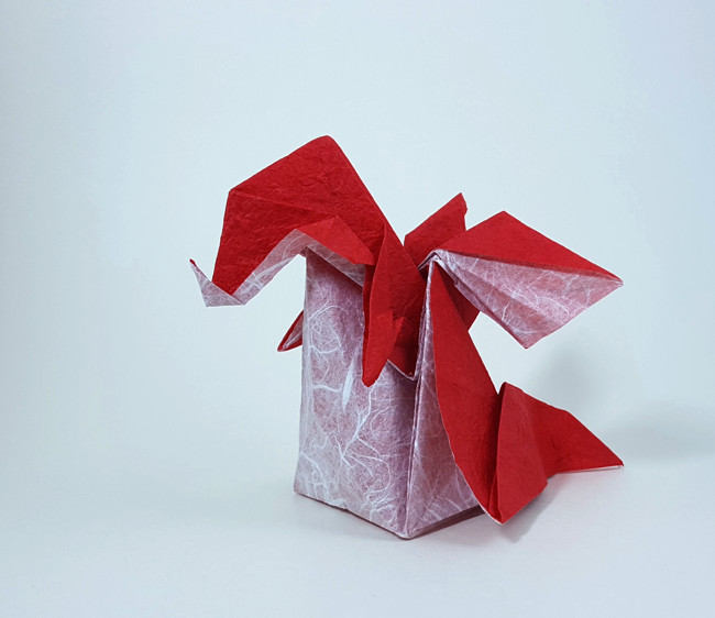 Origami 3D dragon by Chen Xiao. Folded from a square of Duo Thai paper by Gilad Aharoni on giladorigami.com