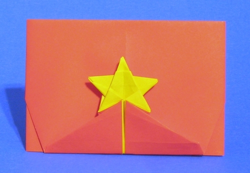 Origami Flag of Vietnam by Gilad Aharoni. Folded from a square of duo origami paper by Gilad Aharoni on giladorigami.com