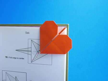 Origami Heart corner marker 2 by David Petty. Folded by Gilad Aharoni on giladorigami.com