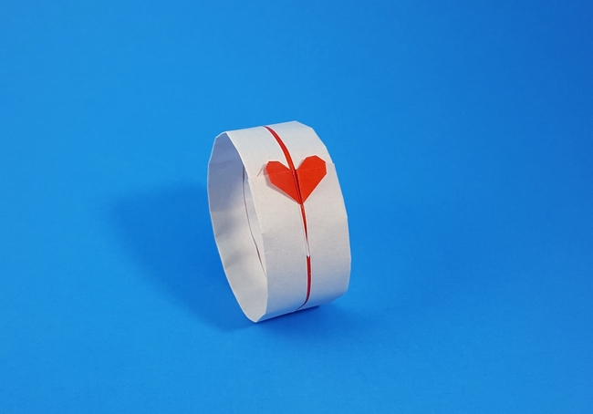 Origami Heart ring 2 by David Petty. Folded from a rectangle of origami paper by Gilad Aharoni on giladorigami.com