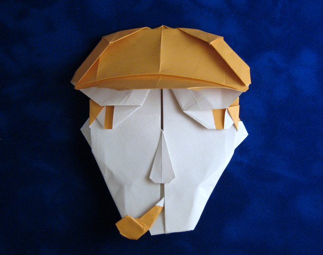 Origami Sherlock Holmes by Virgillio Esteban. Folded from a square of origami paper by Gilad Aharoni on giladorigami.com