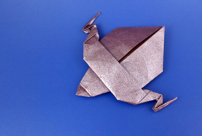 Origami Jem'Hadar attack ship by Klaus Dieter Ennen. Folded from a square of Nicolas Terry's tissue-foil by Gilad Aharoni on giladorigami.com