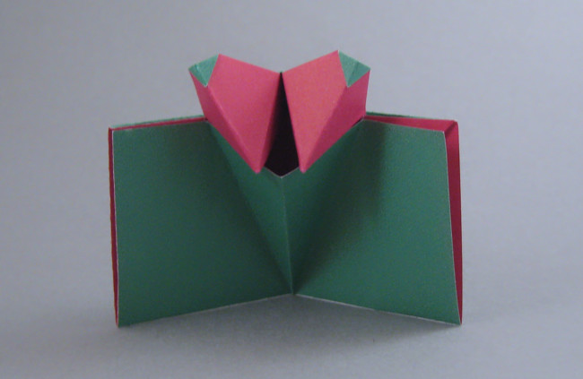 Origami Lovebirds by Robert Neale. Folded from a rectangle of duo origami paper by Gilad Aharoni on giladorigami.com
