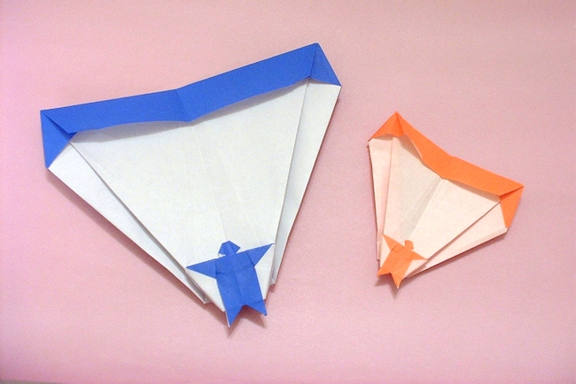 Origami Paraglider by Sakasegawa Takashi. Folded from a square of origami paper by Gilad Aharoni on giladorigami.com