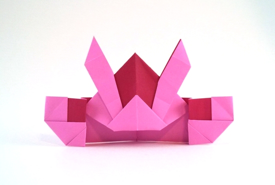 Origami Samurai helmet by Makoto Yamaguchi. Folded from a square of duo origami paper by Gilad Aharoni on giladorigami.com