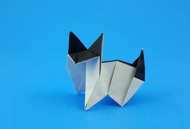 Origami Siamese cat by Kunihiko Kasahara. Folded by Gilad Aharoni on giladorigami.com