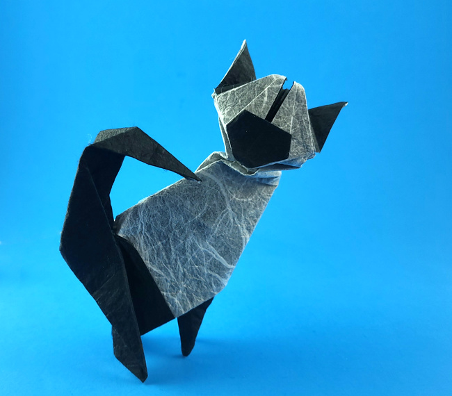 Origami Siamese cat by Seo Won Seon (Redpaper). Flded from a square of Duo Thai origami paper by Gilad Aharoni on giladorigami.com