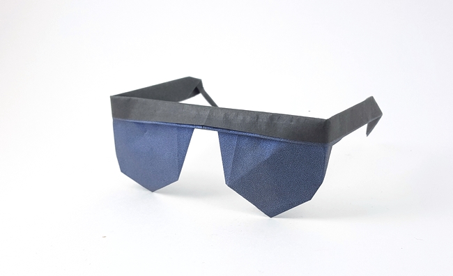Origami Spectacles by David Brill. Folded by Gilad Aharoni on giladorigami.com
