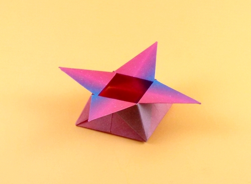 Origami Incense box (Star box) by Traditional. Folded by Gilad Aharoni on giladorigami.com
