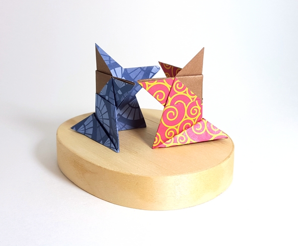 Origami Sumo game by Traditional. Folded by Gilad Aharoni on giladorigami.com