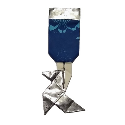 Origami Medal with pajarita by Julio Lopez Perez on giladorigami.com