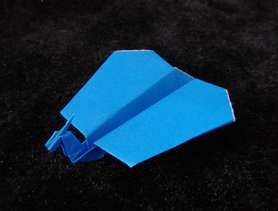 Origami Dragon plane by Momotani Hideki on giladorigami.com