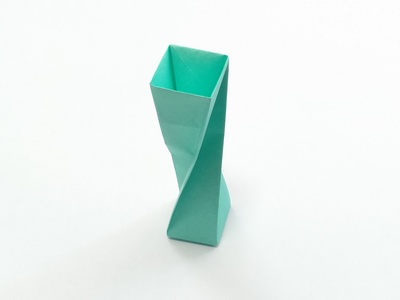 Origami Fashionable vase by Ichiro Kinoshita on giladorigami.com