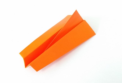 Origami Sweep wing airplane by Teisuke Maruta on giladorigami.com