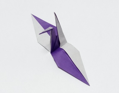 Origami Two-colored crane by Tomoko Tanaka on giladorigami.com