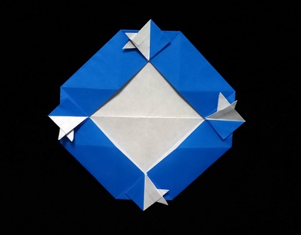 Origami Coaster with fish by Ikeda Akemi on giladorigami.com
