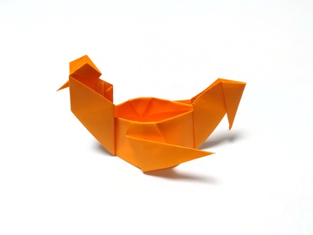 Origami Hen egg holder by Kimura Suehiro on giladorigami.com